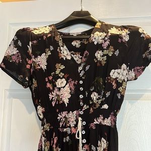 BEAUTIFUL SUMMERTIME FLORAL MAXI DRESS SIZE LARGE ELASTIC WAIST BUTTON DOWN